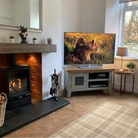 Woodland Cottage - Private Courtyard - Pet Friendly Retreat In The Heart Of Уиндермир Экстерьер фото