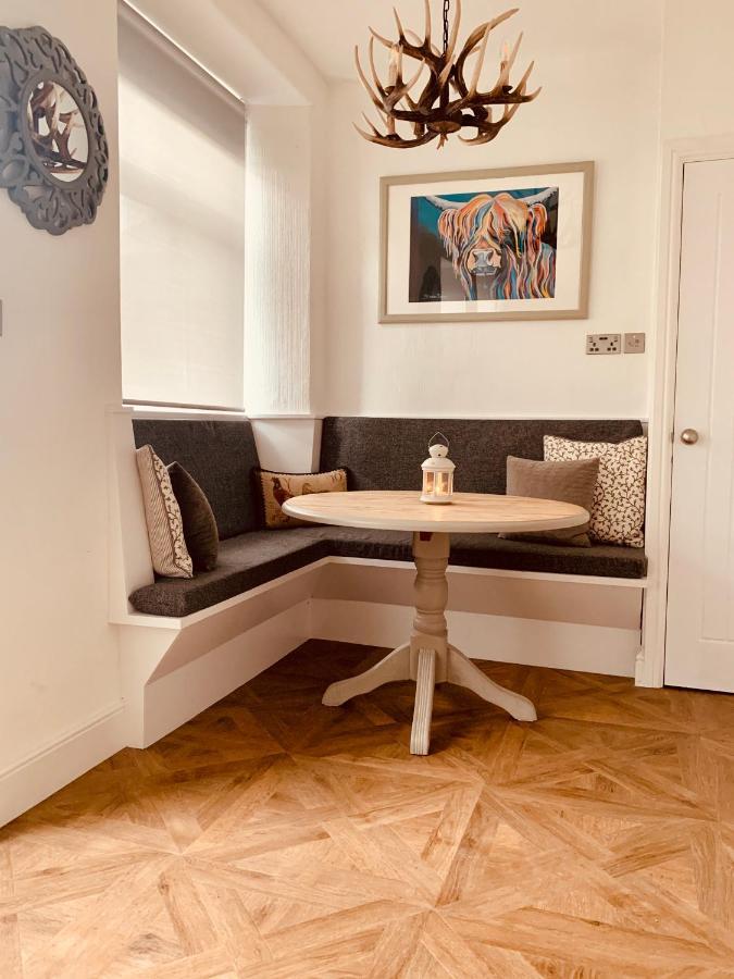 Woodland Cottage - Private Courtyard - Pet Friendly Retreat In The Heart Of Уиндермир Экстерьер фото